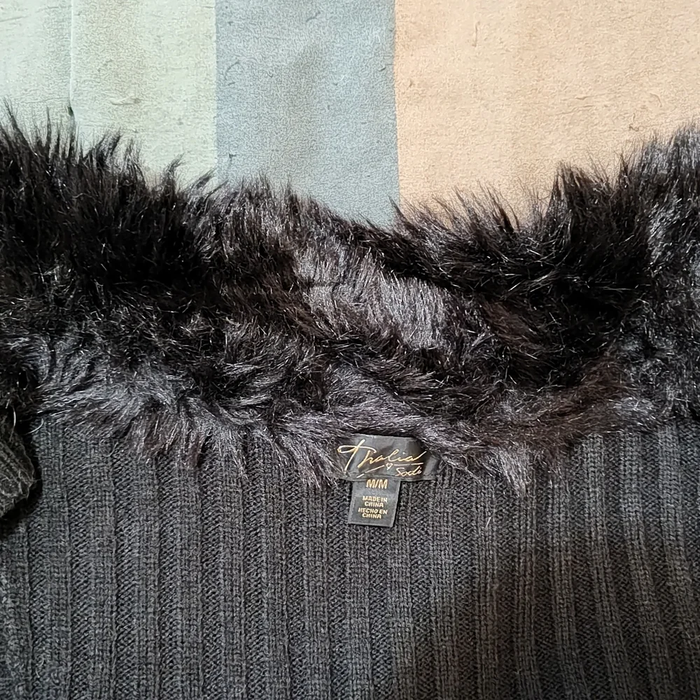 Thalia Sodi faux fur front black sweater vest - Picture 2 of 5